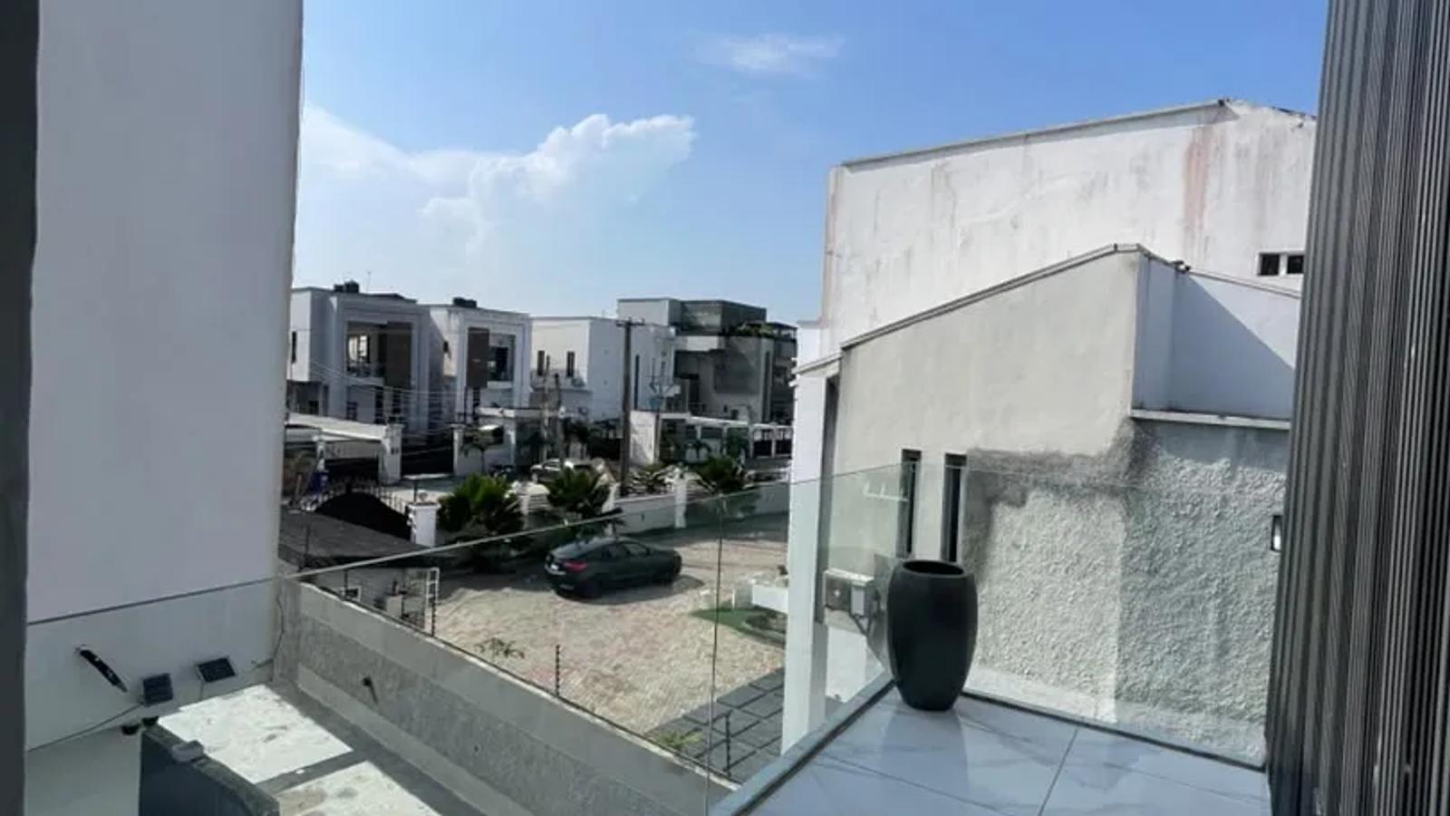 5 Bedroom Fully Detached Duplex