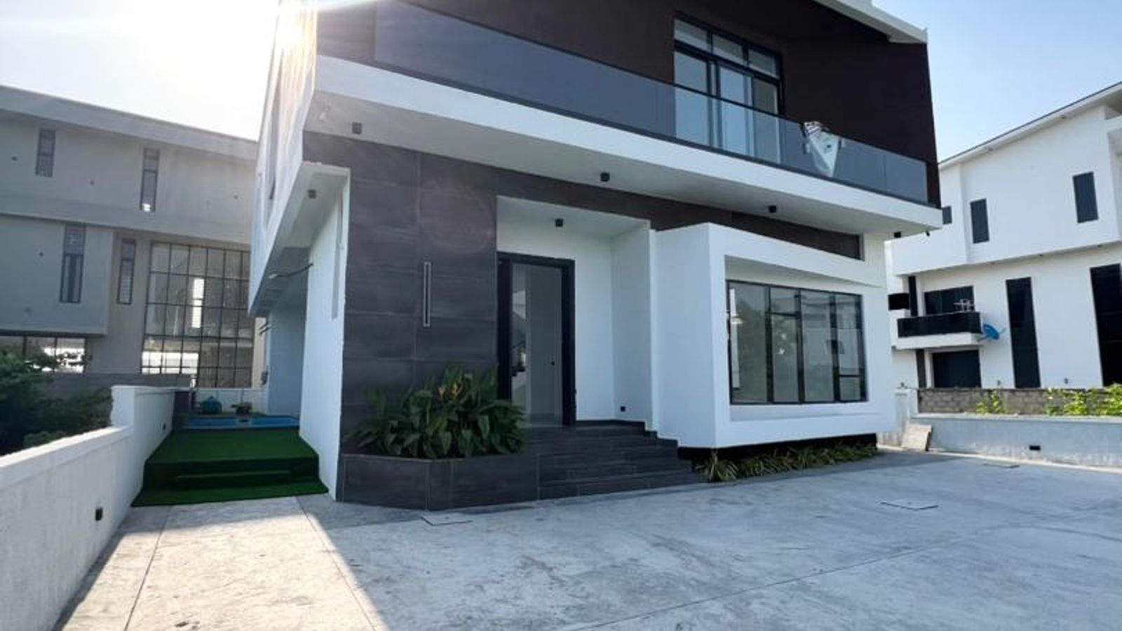 5 Bedroom Fully Detached Duplex