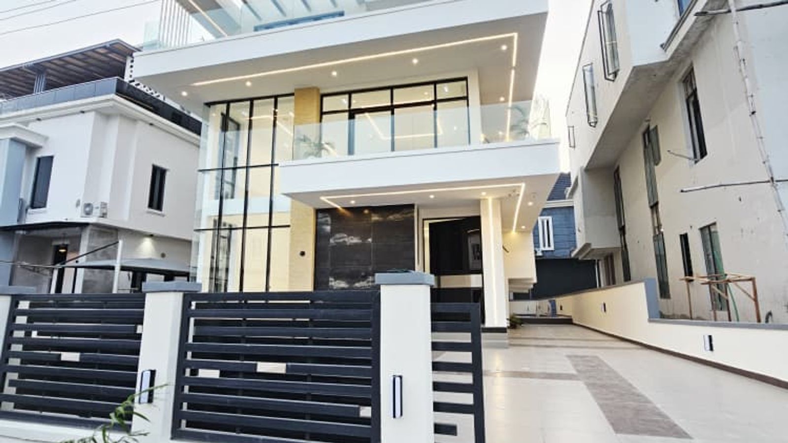 5 Bedroom Fully Detached Duplex