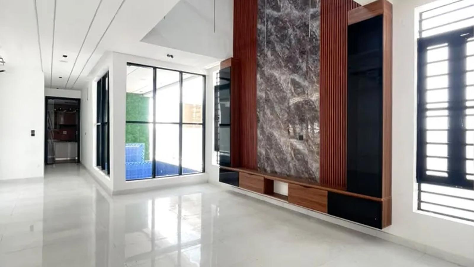 5 BEDROOM FULLY DETACHED DUPLEX WITH BQ