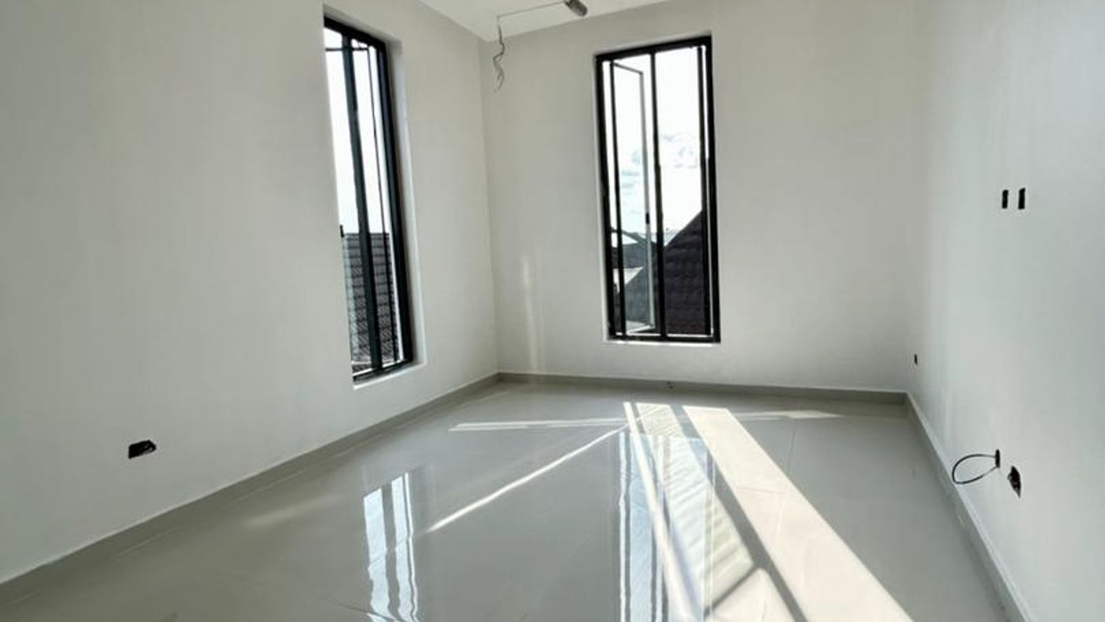 6 Bedroom Fully Detached Duplex