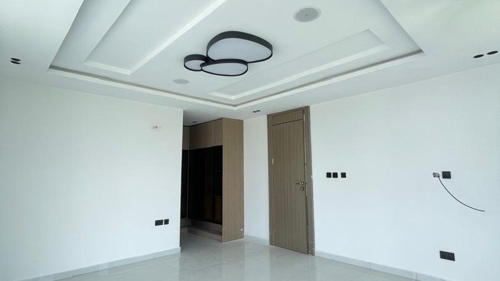 5 Bedroom Fully Detached Duplex