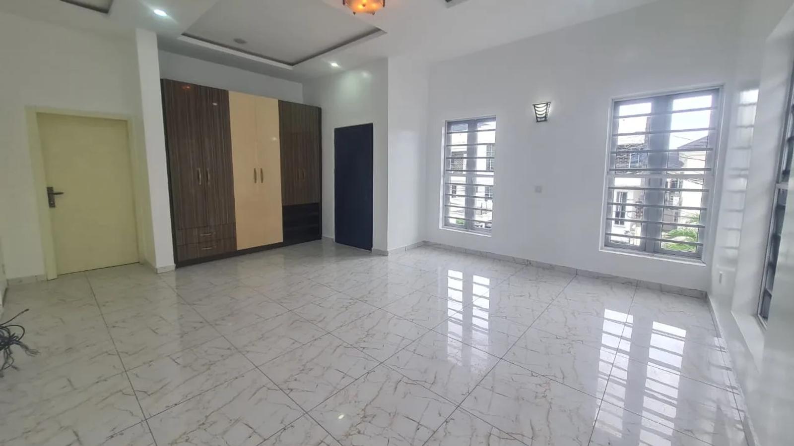 5 Bedroom Fully Detached Duplex