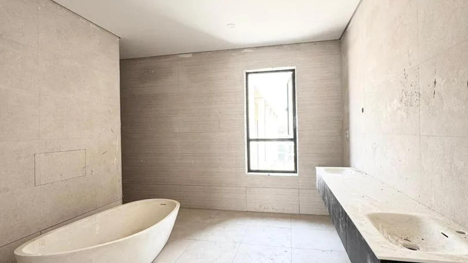 6 Bedroom Fully Detached Duplex