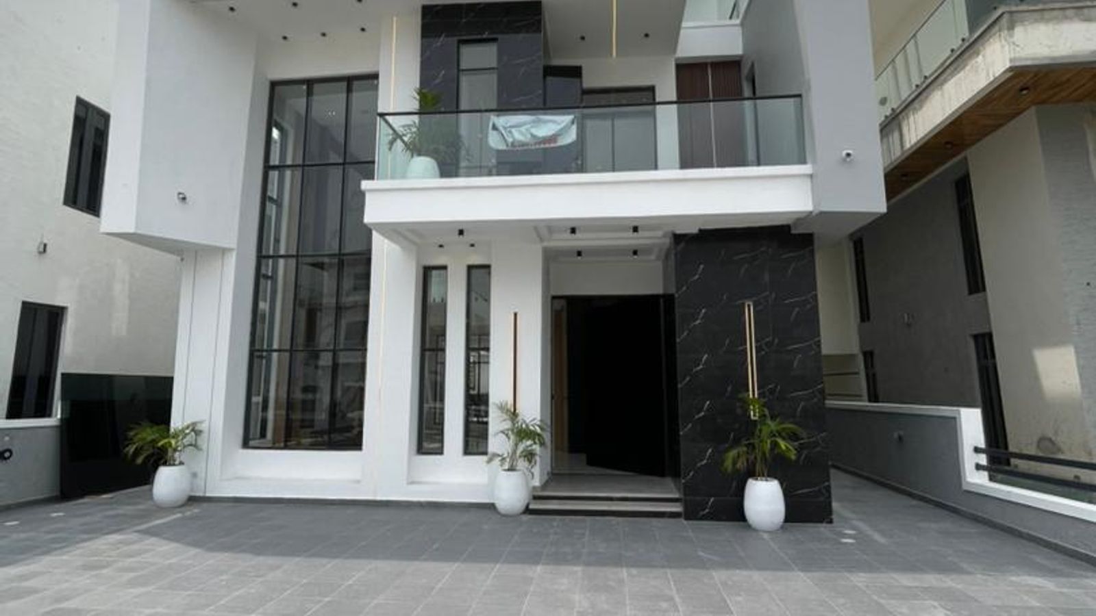 5 Bedroom Fully Detached Duplex