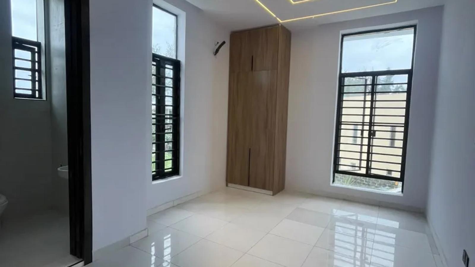 5 Bedroom Fully Detached Duplex