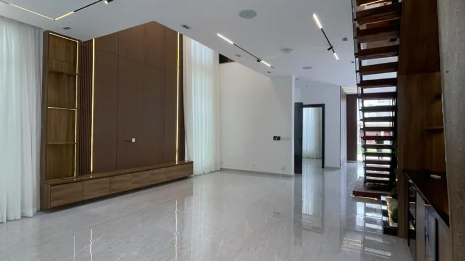 5 Bedroom Fully Detached Duplex