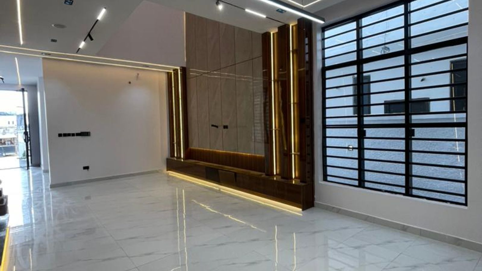 5 Bedroom Fully Detached Duplex