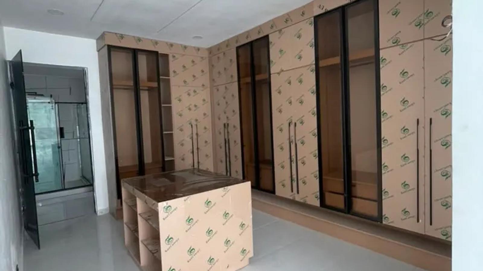 5 Bedroom Fully Detached Duplex