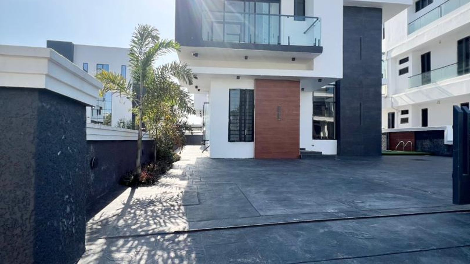 5 Bedroom Fully Detached Duplex