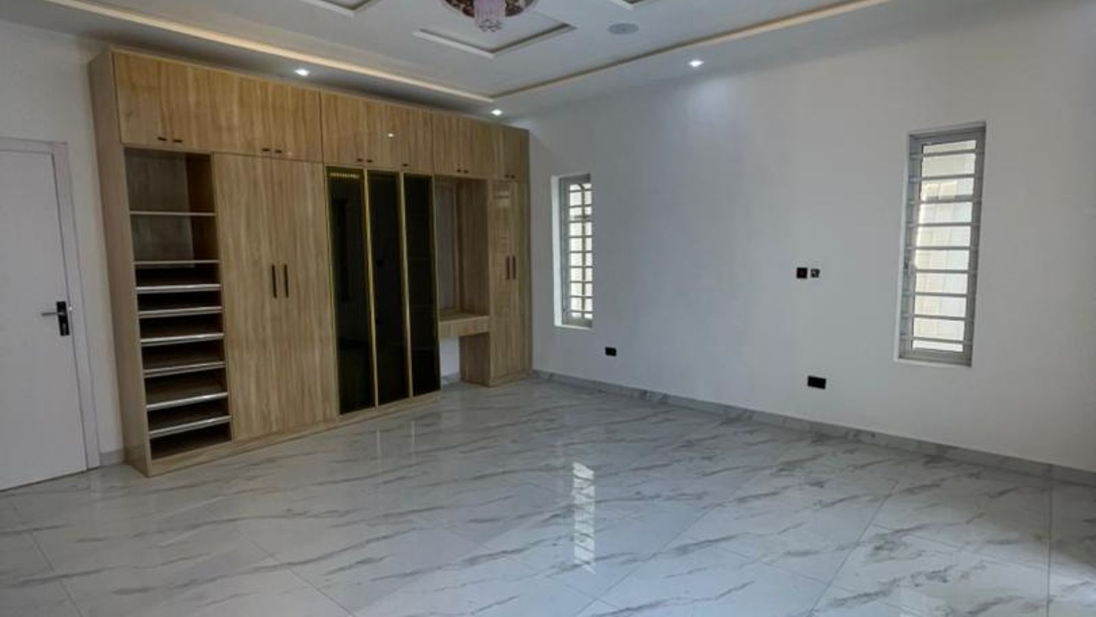 5 Bedroom Fully Detached Duplex