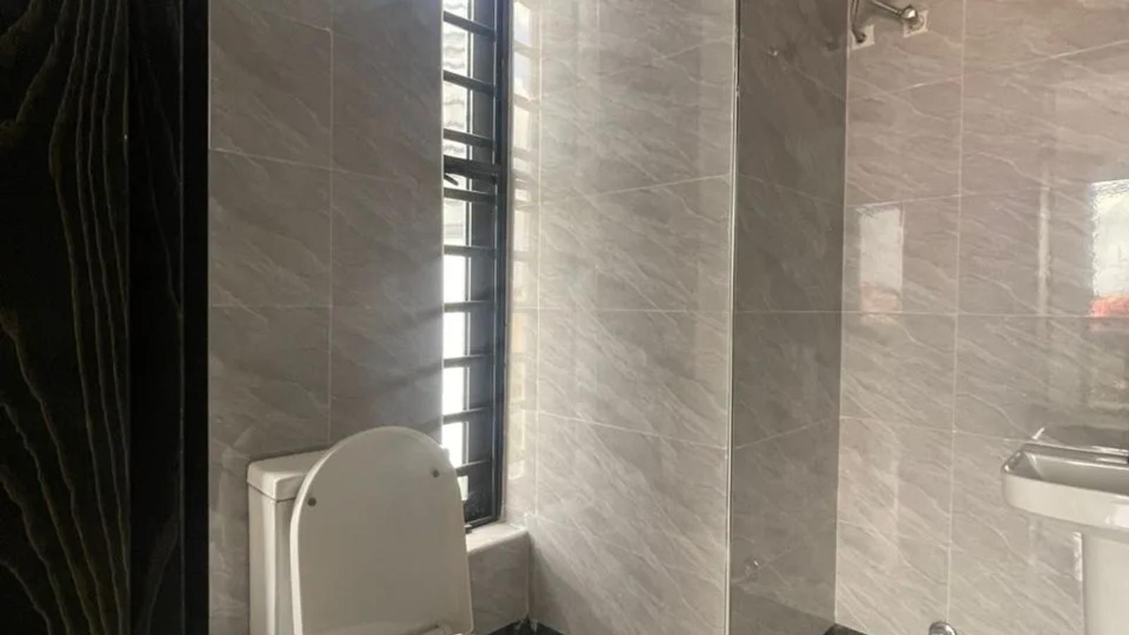 6 Bedroom Fully Detached Duplex