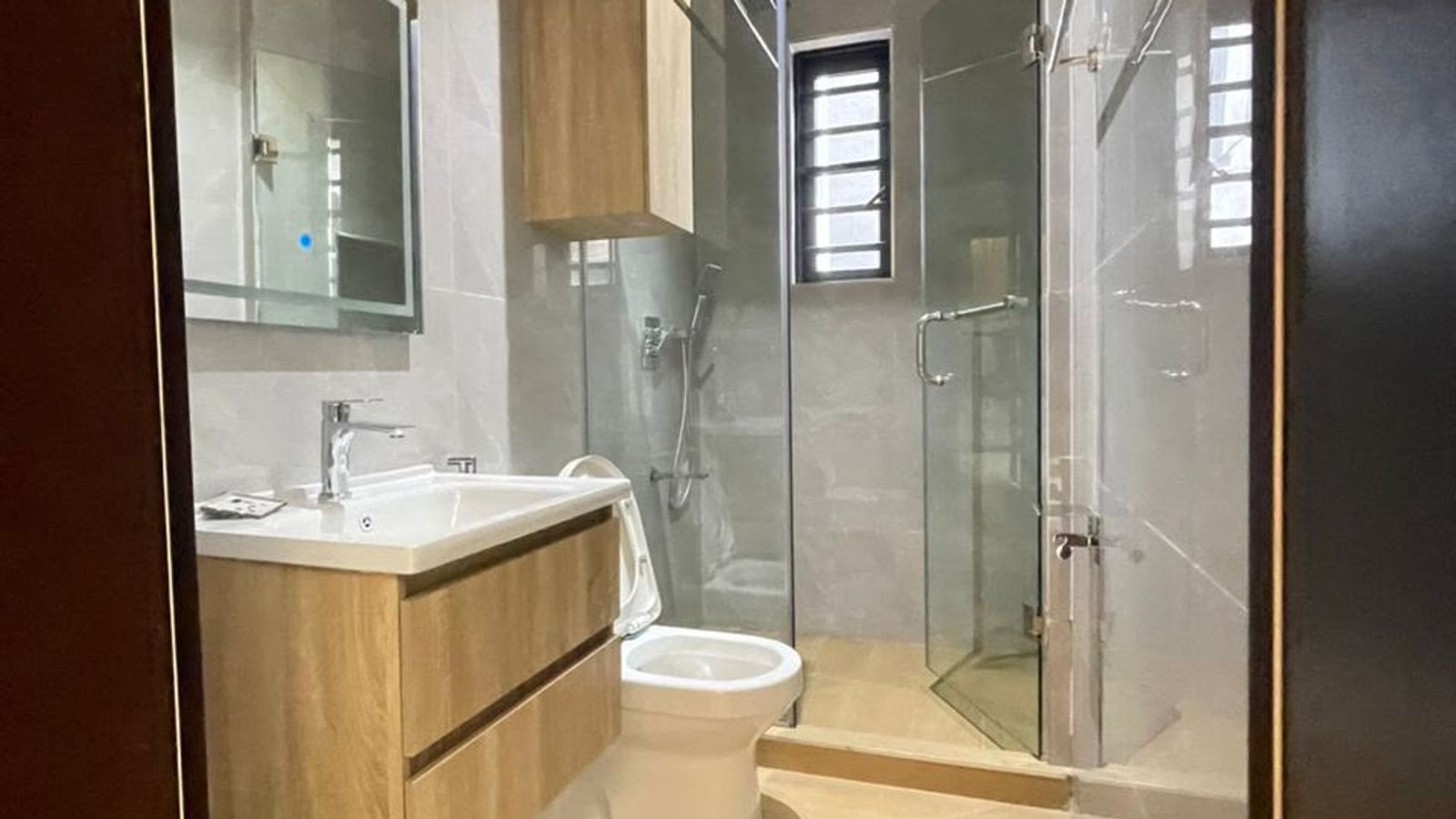 5 Bedroom Fully Detached Duplex