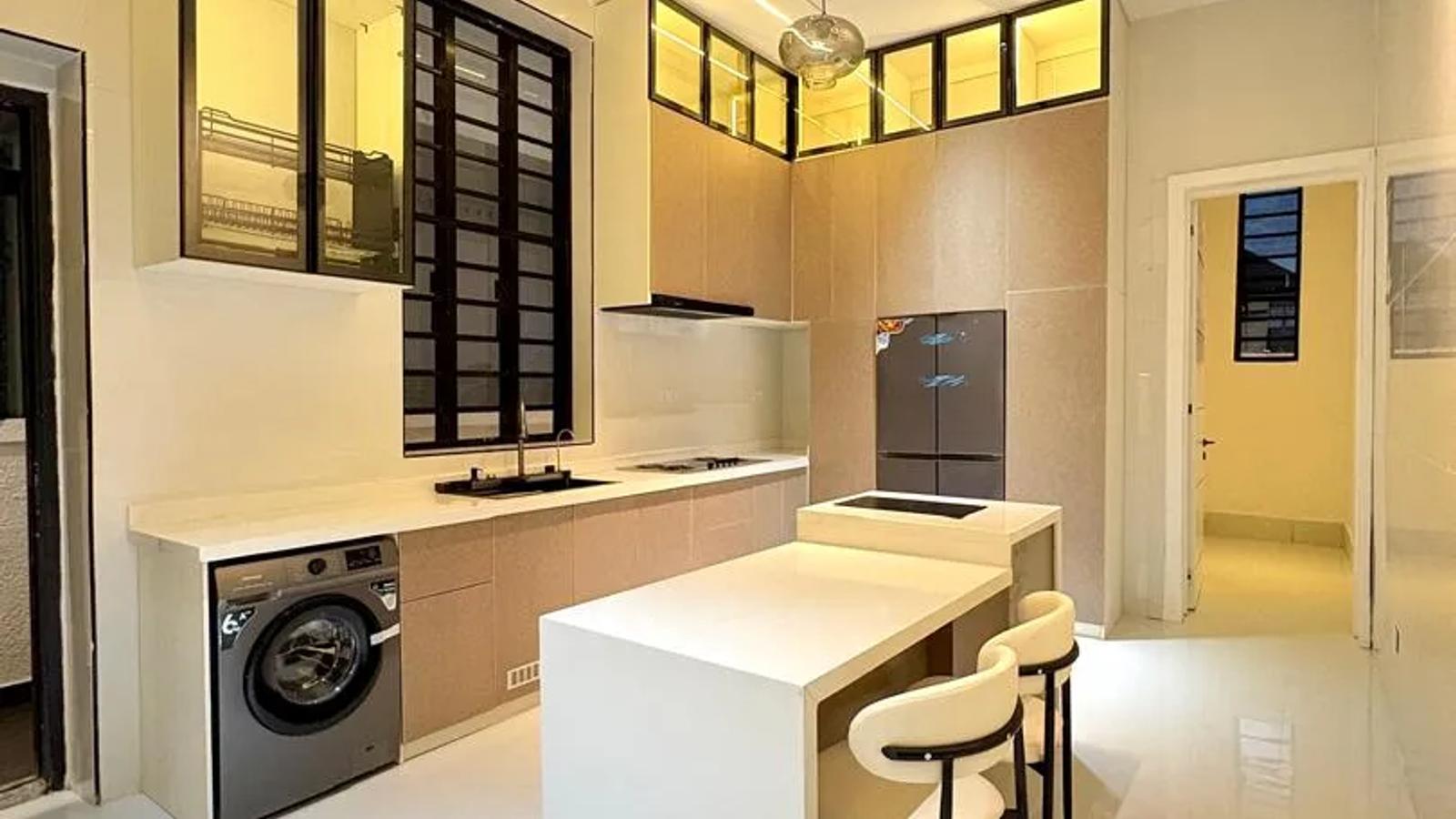 5 Bedroom Fully Detached Duplex