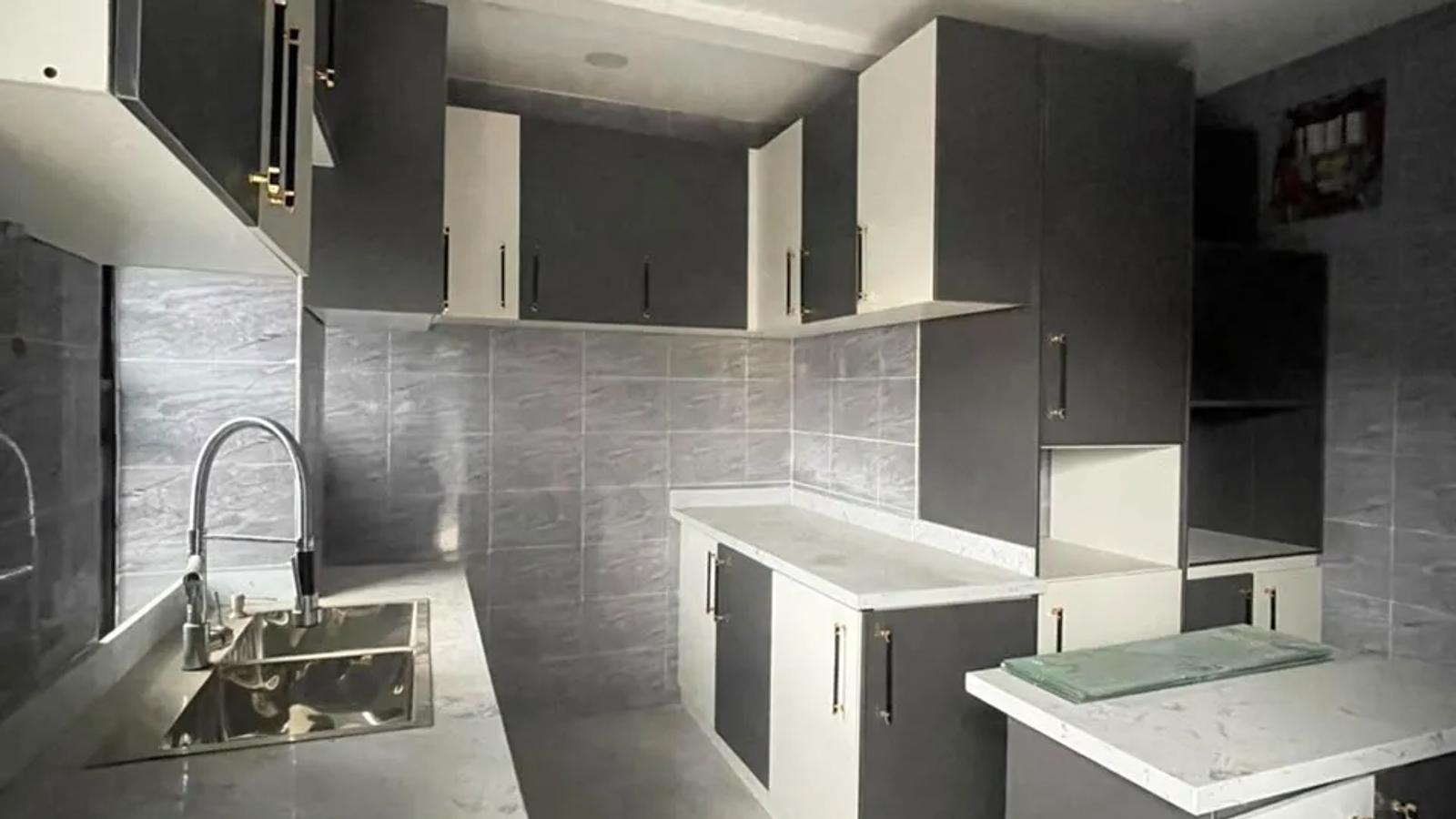 5 BEDROOM TERRACE