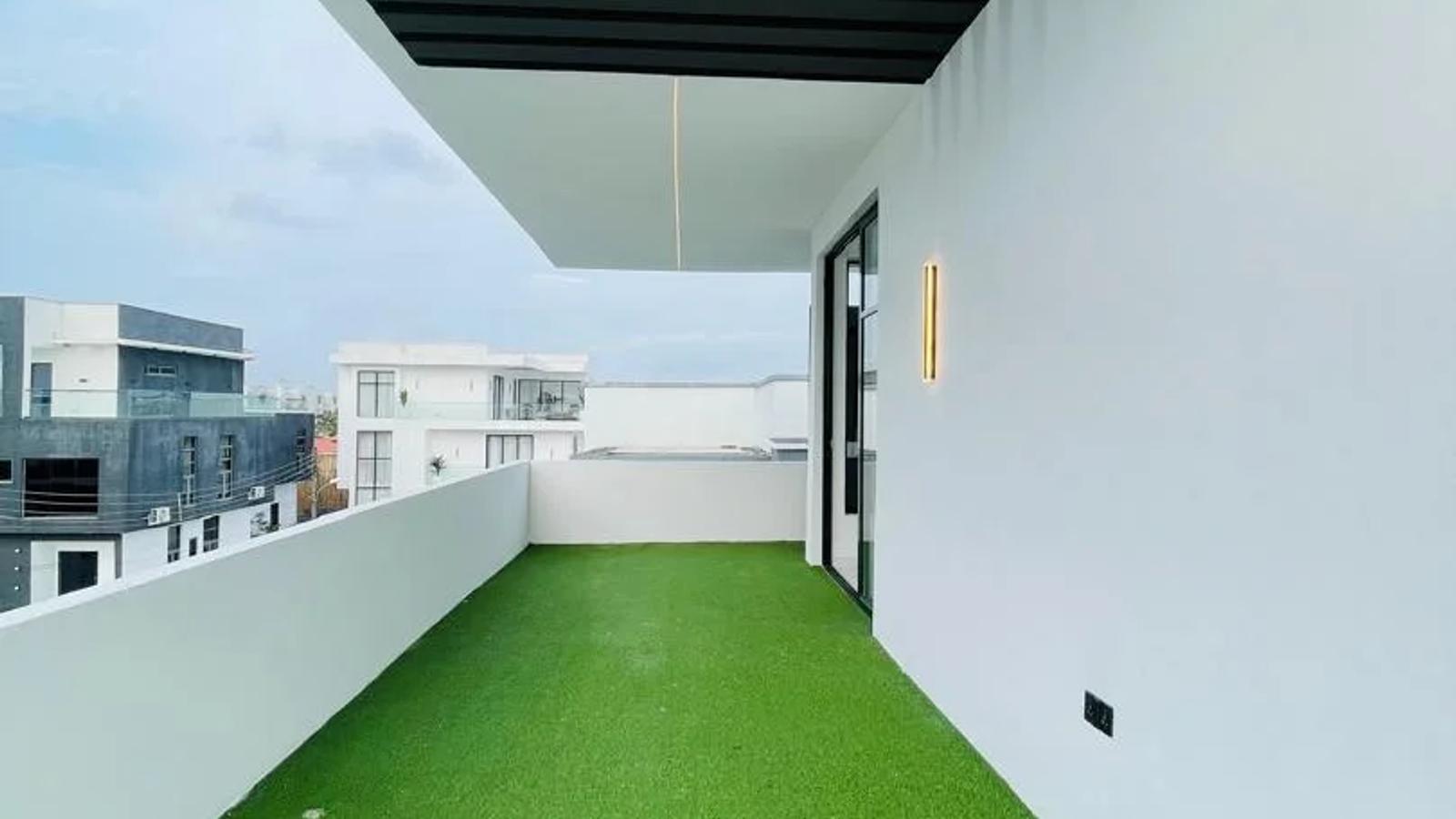 5 Bedroom Fully Detached Duplex