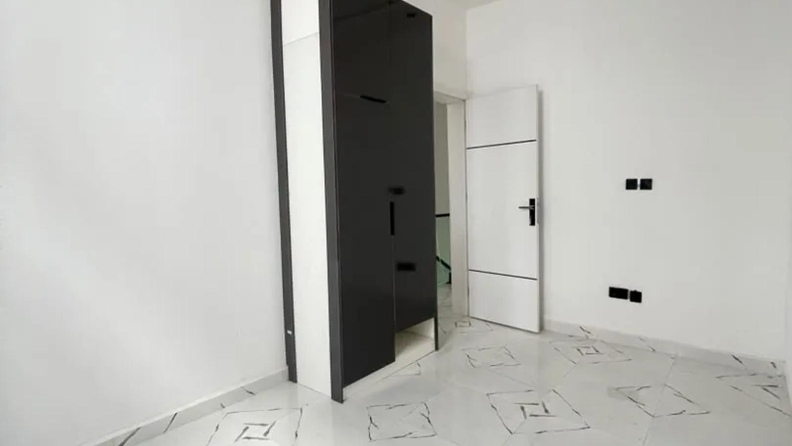4 BEDROOM SEMI-DETACHED DUPLEX WITH BQ