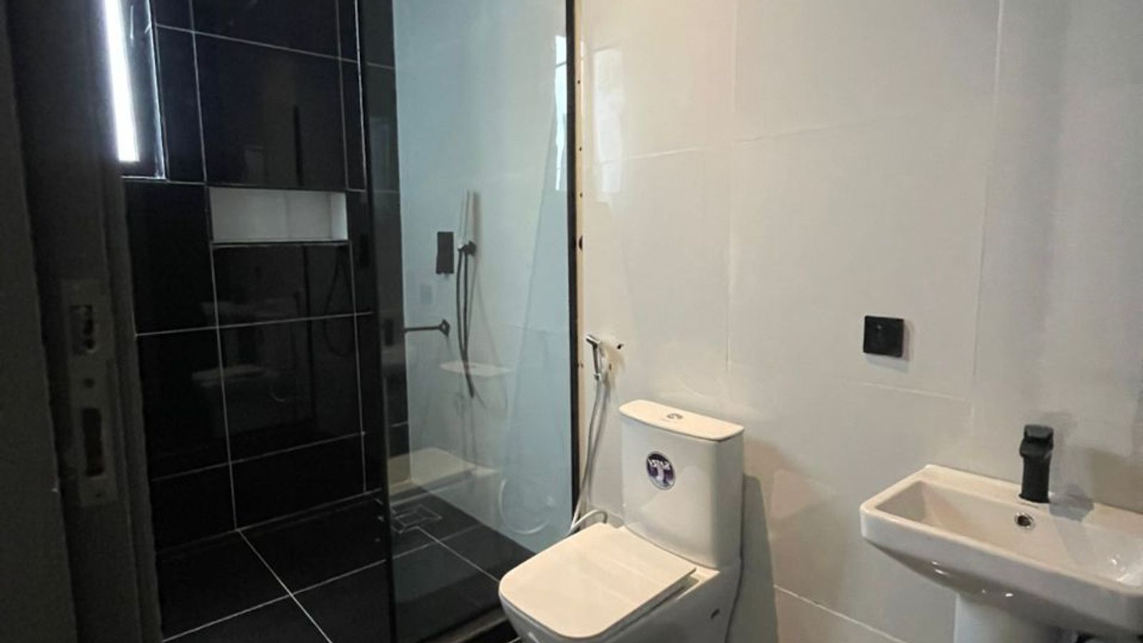 5 Bedroom Fully Detached Duplex