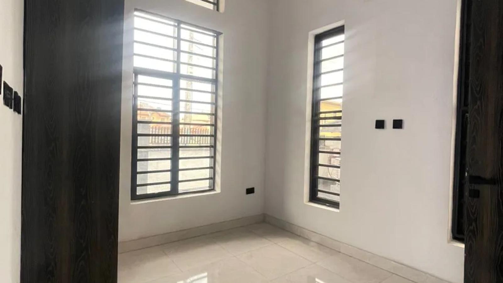 6 Bedroom Fully Detached Duplex