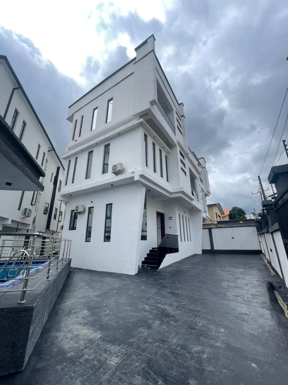 6 Bedroom Fully Detached Duplex