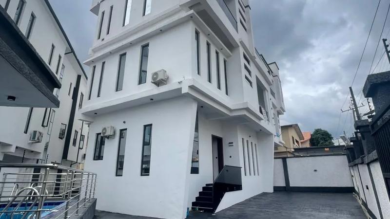 6 Bedroom Fully Detached Duplex