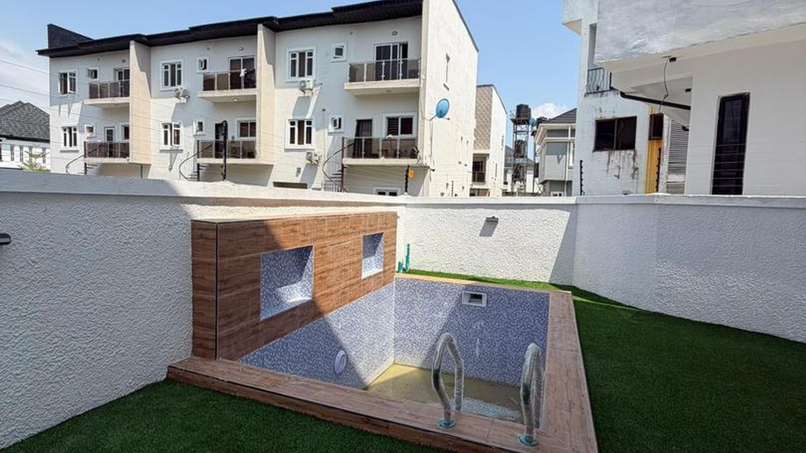 5 Bedroom Fully Detached Duplex