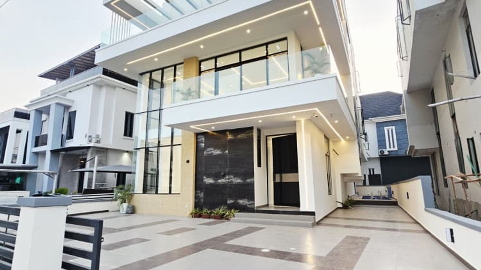 5 Bedroom Fully Detached Duplex