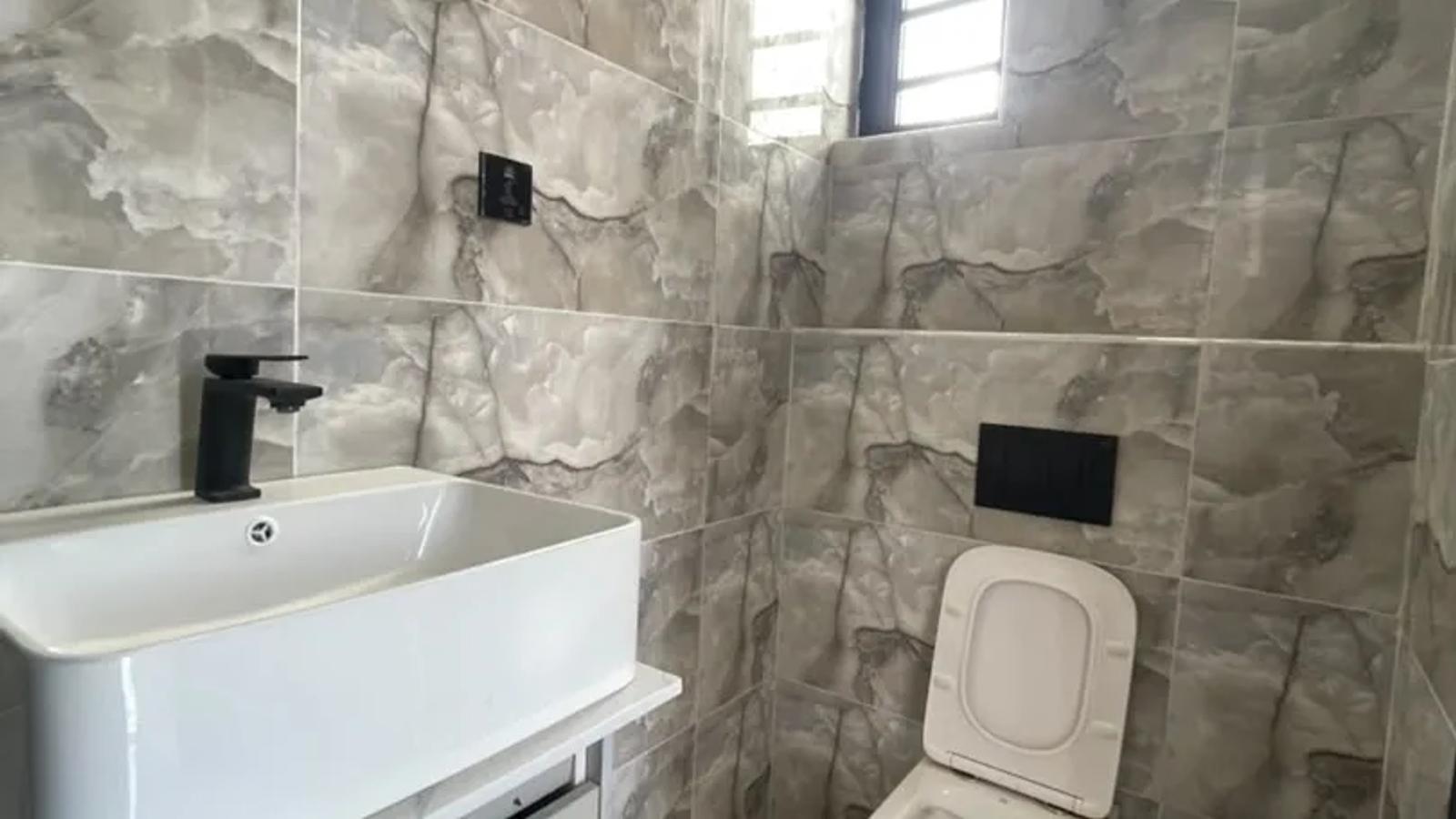 5 Bedroom Fully Detached Duplex