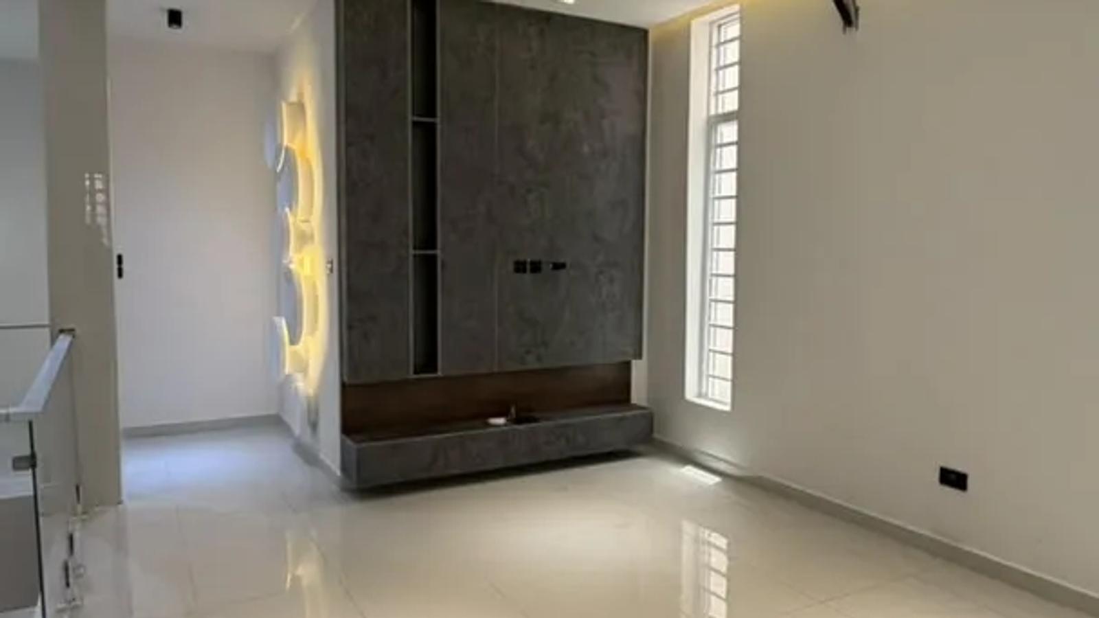 5 Bedroom Fully Detached Duplex
