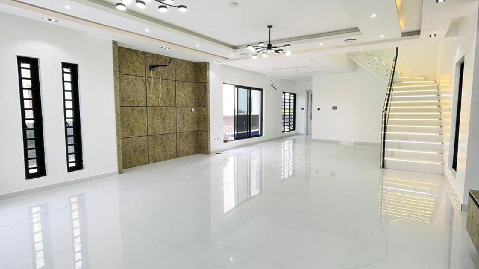 5 Bedroom Fully Detached Duplex
