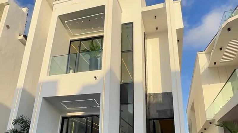 5 Bedroom Fully Detached Duplex