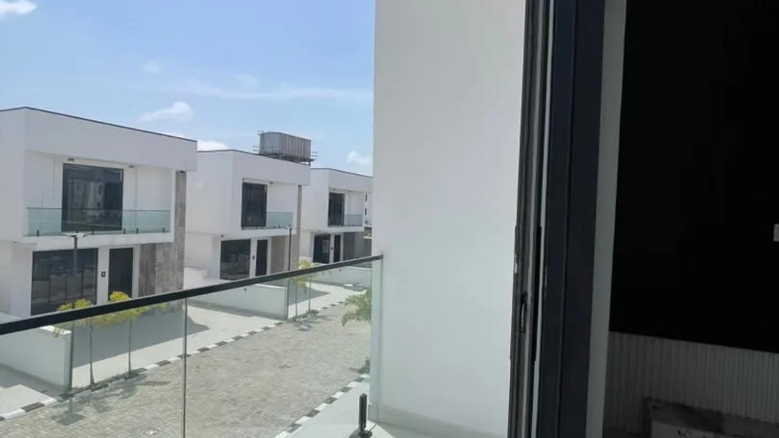 4 BEDROOM SEMI-DETACHED DUPLEX WITH BQ