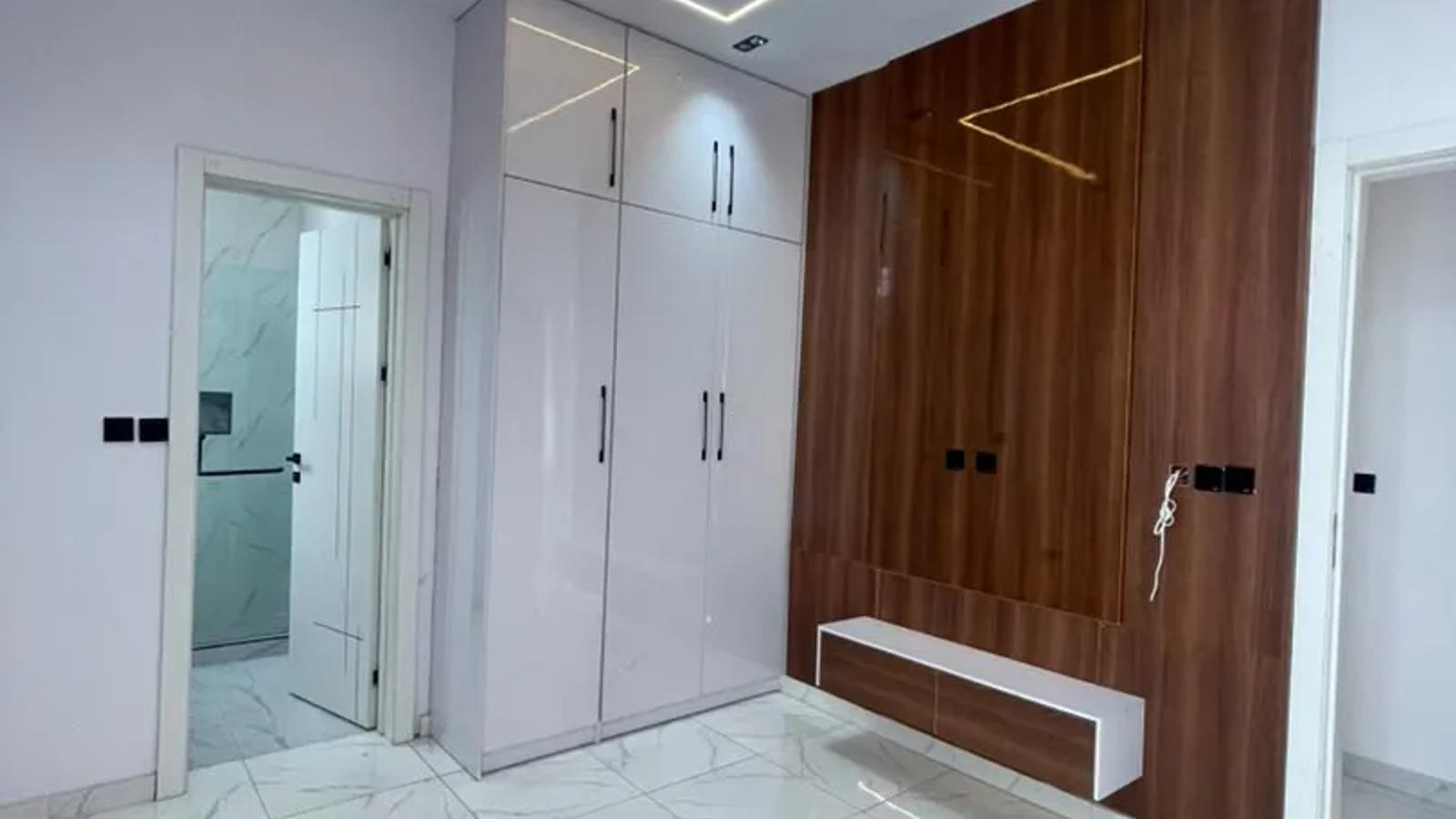 5 Bedroom Fully Detached Duplex