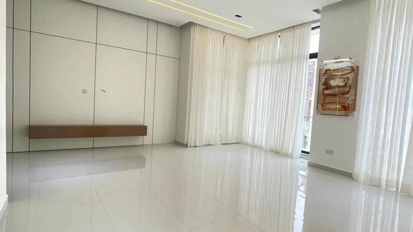 5 Bedroom Fully Detached Duplex