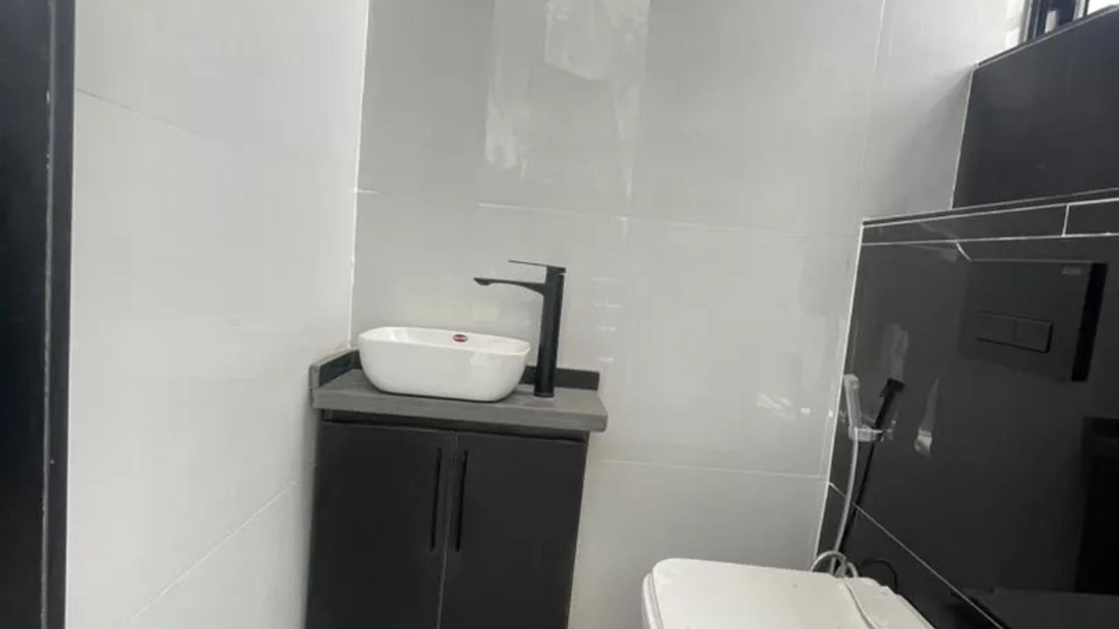 4 BEDROOM FULLY-DETACHED DUPLEX WITH BQ