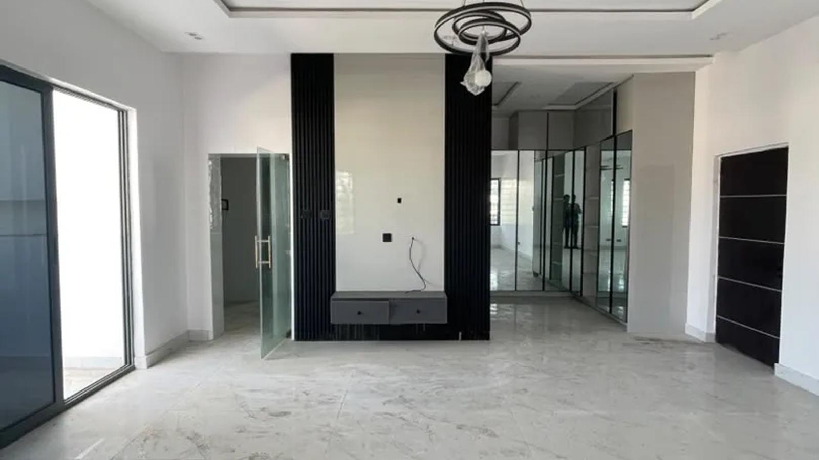 5 BEDROOM FULLY DETACHED DUPLEX WITH BQ