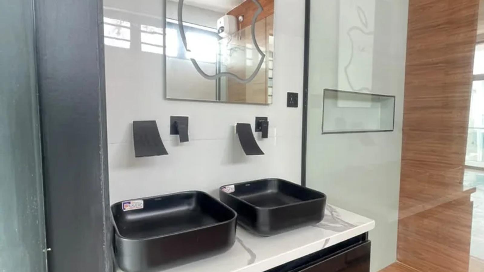5 BEDROOM FULLY DETACHED DUPLEX WITH BQ