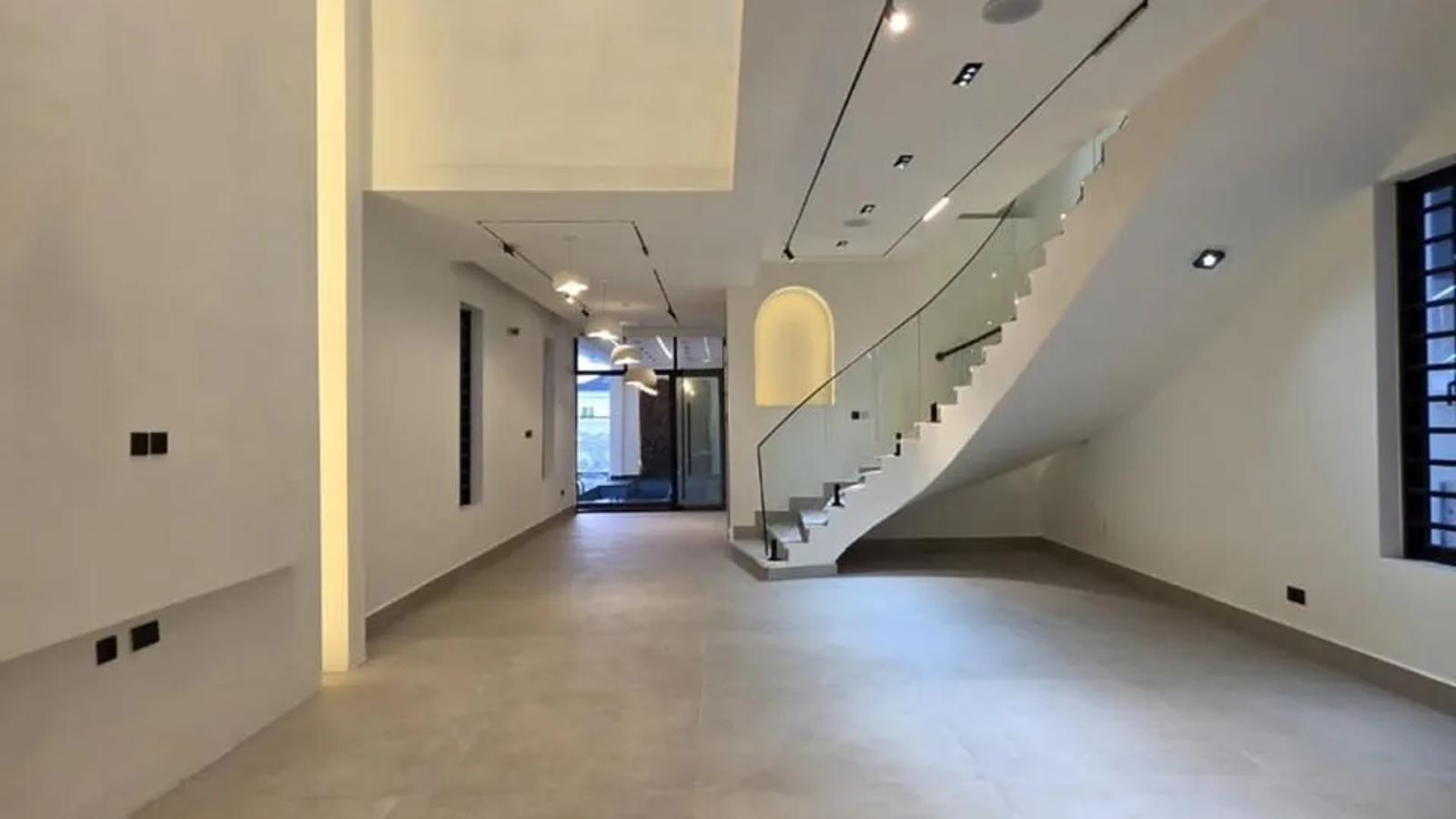 5 Bedroom Fully Detached Duplex