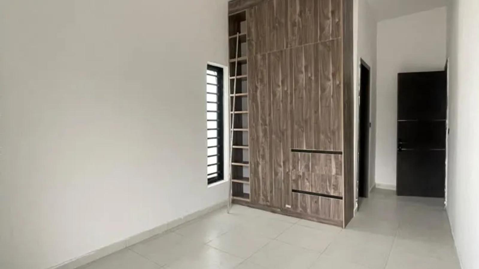 5 Bedroom Fully Detached Duplex