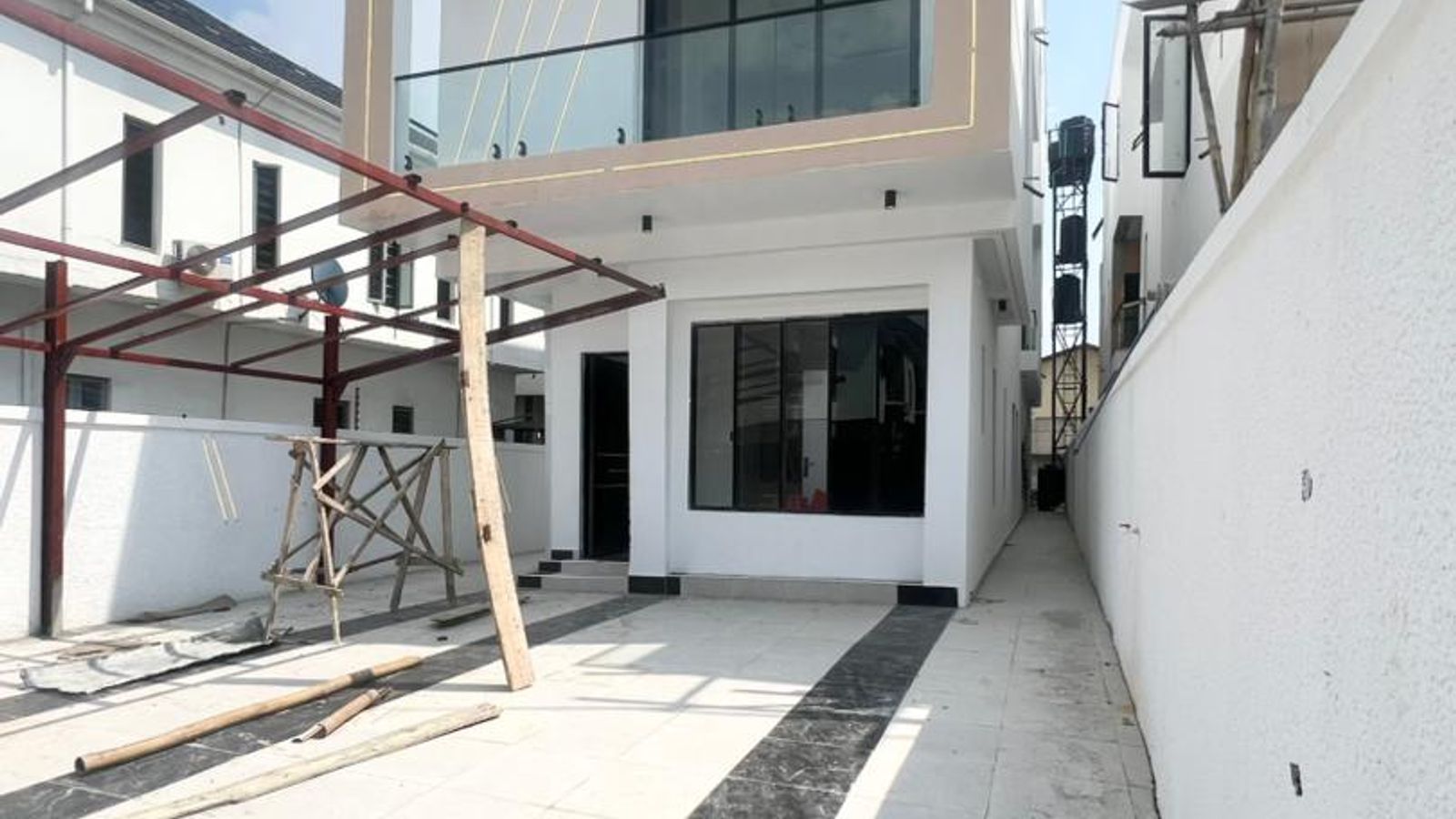 5 Bedroom Fully Detached Duplex