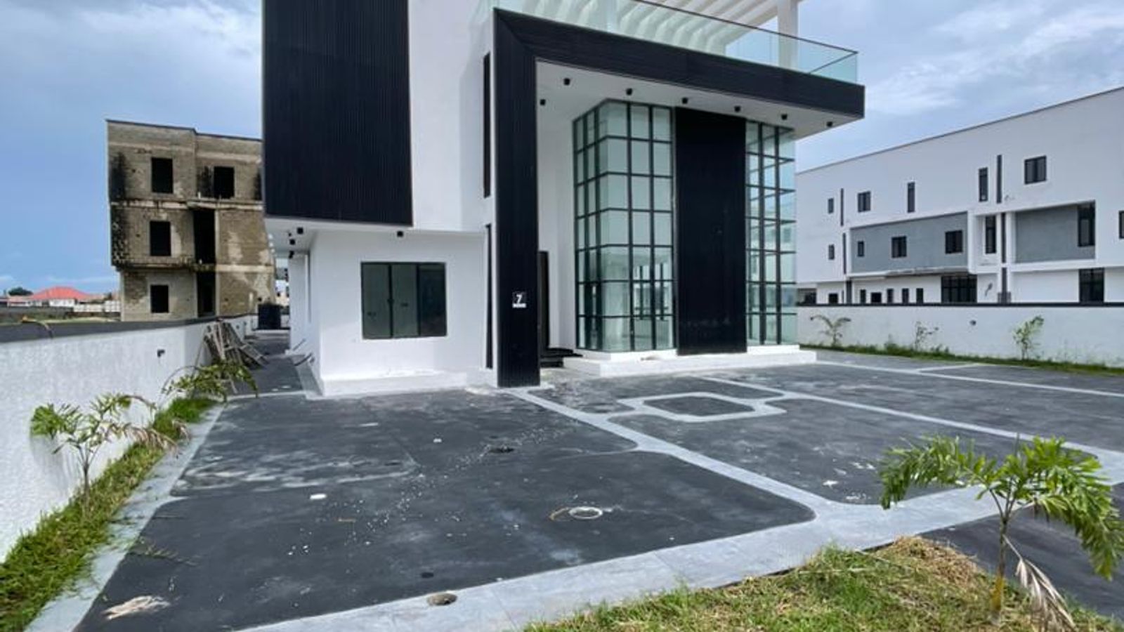 7 Bedroom Fully Detached Duplex