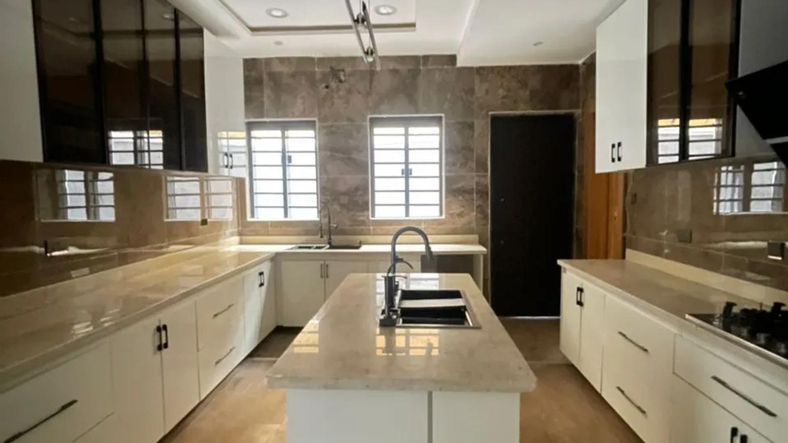 4 BEDROOM SEMI-DETACHED DUPLEX