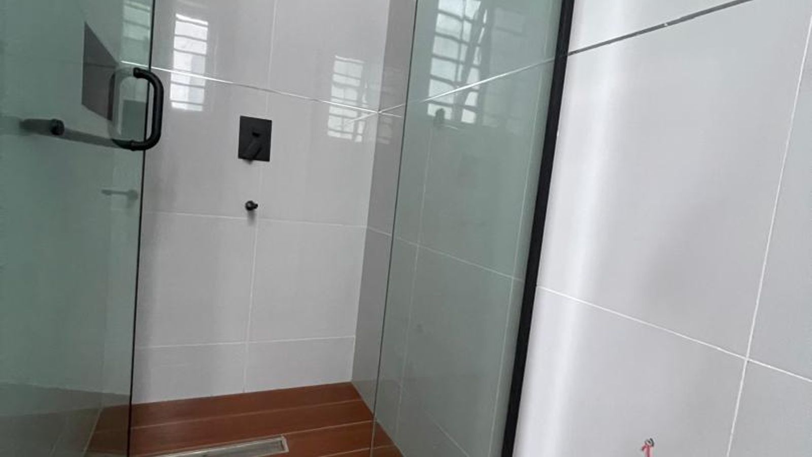 6 Bedroom Fully Detached Duplex