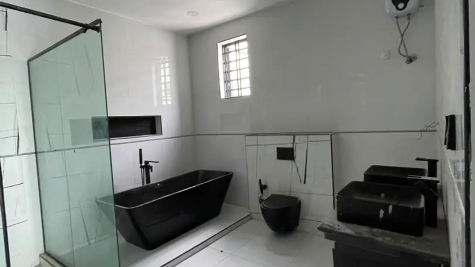 5 Bedroom Fully Detached Duplex