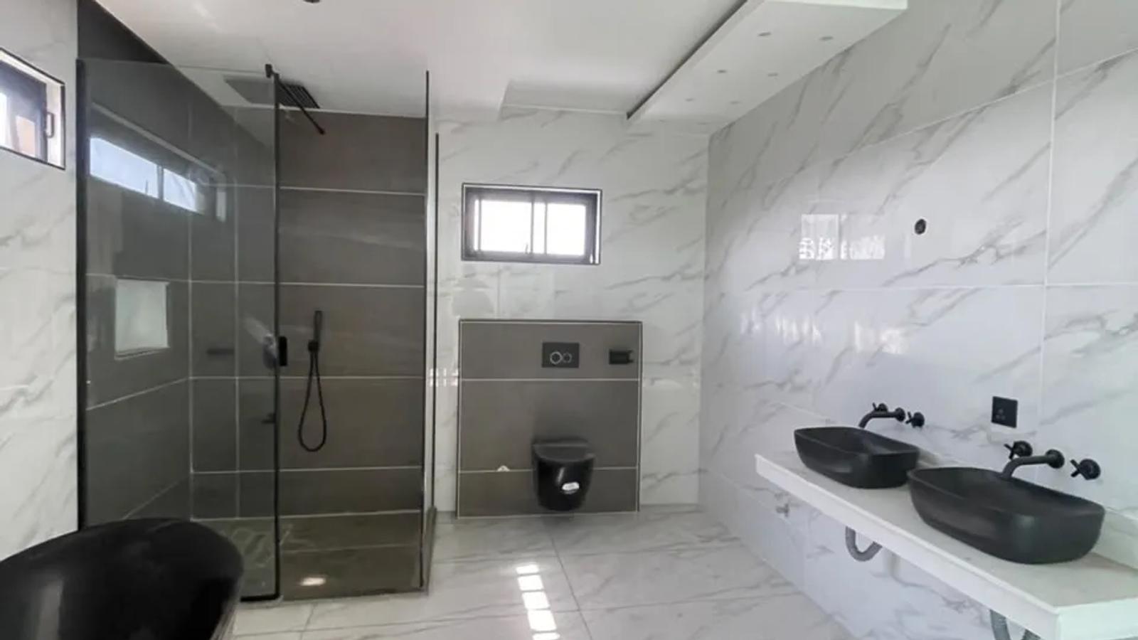 6 Bedroom Fully Detached Duplex