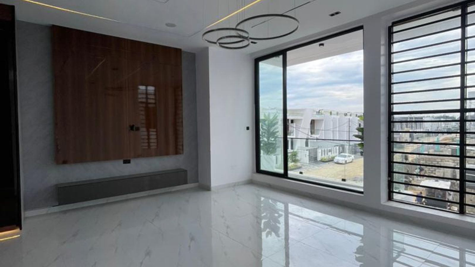 5 Bedroom Fully Detached Duplex