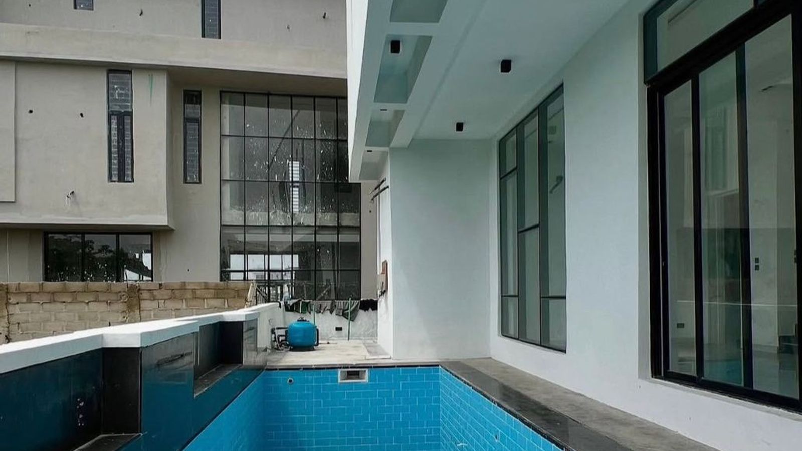 5 Bedroom Fully Detached Duplex