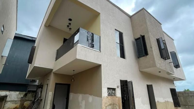 4 BEDROOM FULLY DETACHED DUPLEX