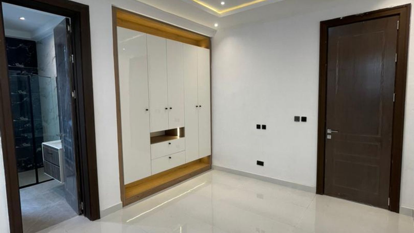 5 Bedroom Fully Detached Duplex