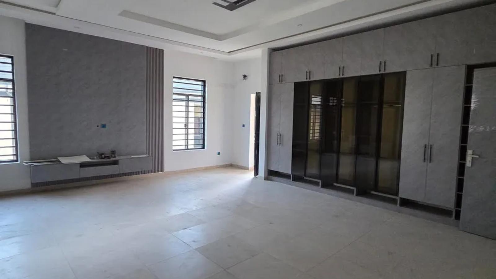 5 Bedroom Fully Detached Duplex
